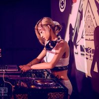 當(dāng)百大dj出現(xiàn)在普通蹦迪場時(shí)